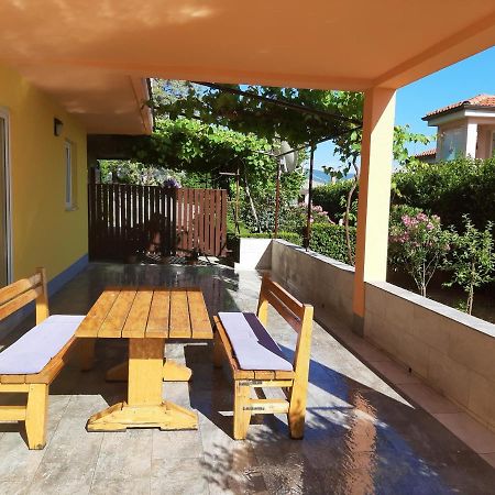 Cozy Apartments With Sea View Novi Vinodolski Luaran gambar