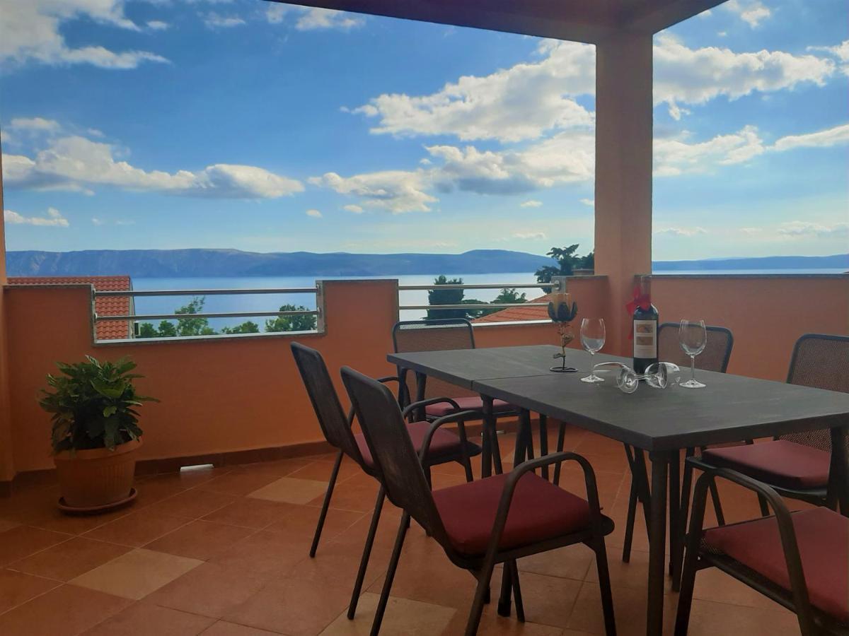 Cozy Apartments With Sea View Novi Vinodolski Luaran gambar