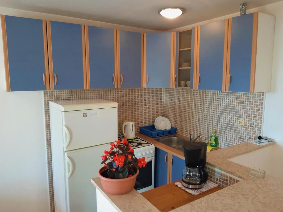 Cozy Apartments With Sea View Novi Vinodolski Luaran gambar