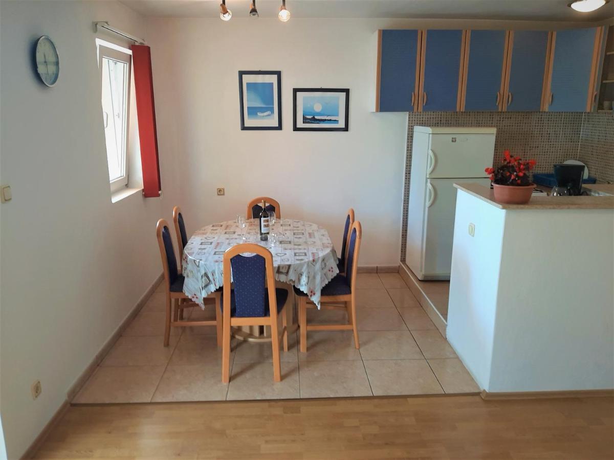 Cozy Apartments With Sea View Novi Vinodolski Luaran gambar