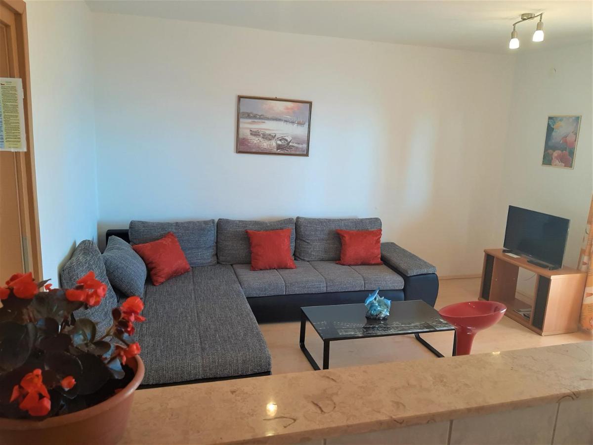 Cozy Apartments With Sea View Novi Vinodolski Luaran gambar