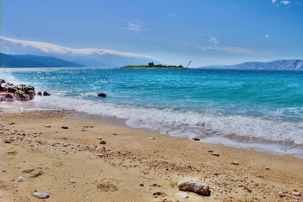 Cozy Apartments With Sea View Novi Vinodolski Luaran gambar